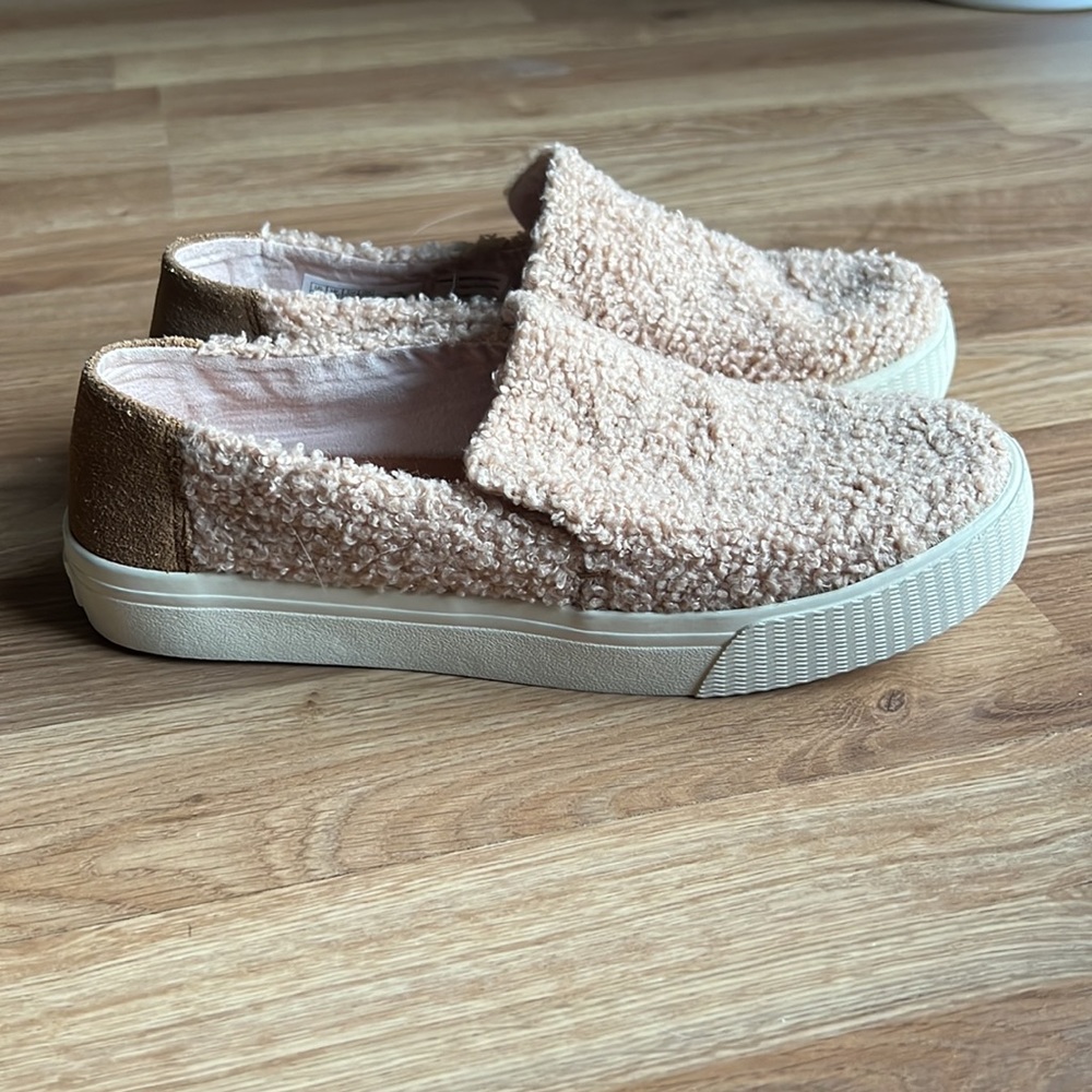 NWOT | Toms | Teddy Bear Light Brown Faux Shearling